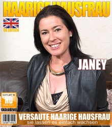 Mature - Janey (EU) (37) - Britische Haarige Hausfrau fingert sich selbst  Mature.nl