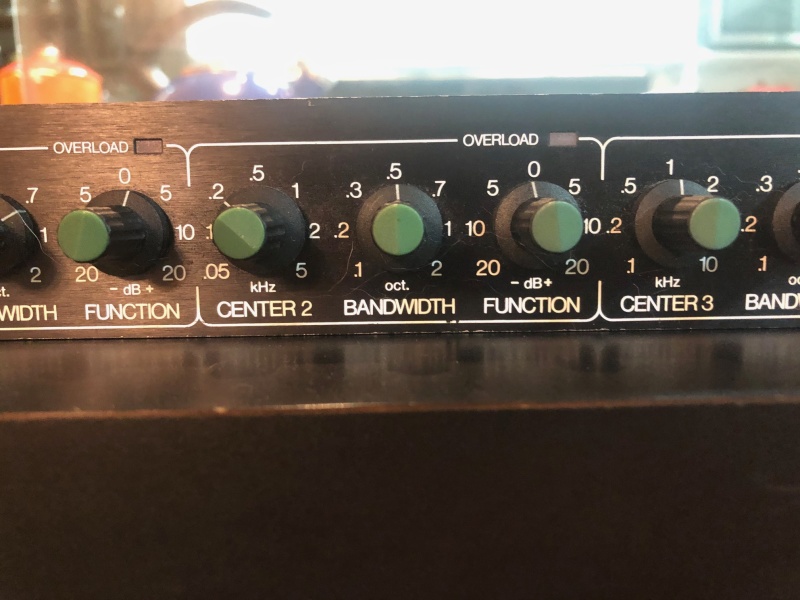 Potência americana Soundtech PS802 + TC Electronic 1144 Bass Preamp: R$ 3.000,00 ReBzileh_t
