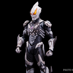 Ultraman (S.H. Figuarts / Bandai) - Page 7 GkOzUiIF_t