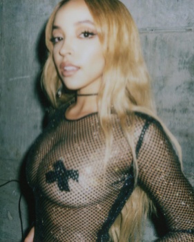 Tinashe - Page 3 2p6pFwNQ_t