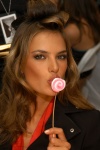 Alessandra Ambrosio - Page 4 A9knpyw0_t