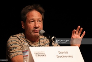 2022/04/23 - David attends the Los Angeles Times Festival of Books HiECpq39_t