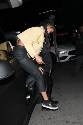 Willow Smith - Enjoys a night out with her friends at The Nice Guy in Los Angeles, June 1, 2021