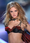 Caroline Trentini 6efRxn9n_t