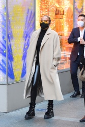 Jennifer Lopez - seen shopping at the Dior boutique in New York, 12/28/2020