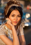 Victoria Justice DXyu1hwO_t