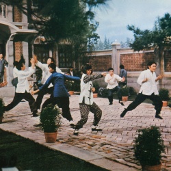 Кулак ярости / Fist of Fury (Брюс Ли / Bruce Lee, 1972) GXgzrppF_t