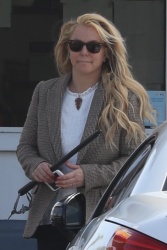 Britney Spears - Makes a rare appearance while stopping for a restroom break at a local gas station while exploring Los Angeles, November 30, 2021