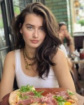 Jessica Clements Lptk7ZWN_t