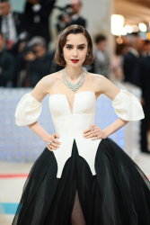 Lily Collins - Page 8 MWx7AorB_t