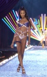 Naomi Campbell 8zYrEySY_t