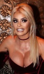 Chloe Sims ErwKG3Tg_t