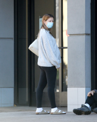 Mia Goth - Spotted ouside the Verizon store with Shia LaBeouf in Pasadena, December 31, 2021