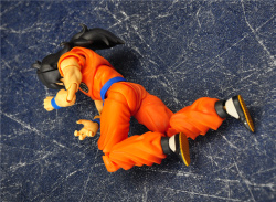 [Comentários] Dragon Ball Z SHFiguarts - Página 27 FzGxs064_t