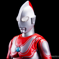Ultraman (S.H. Figuarts / Bandai) - Page 5 CybIUvxA_t