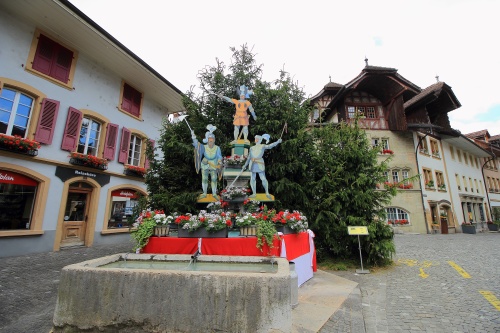 De ruta en ruta por Suiza, 2023 - Blogs de Suiza - 3 DE JULIO. LLEGADA A SUIZA. MURTEN Y LLEGADA A REICHENBACH (7)