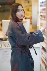 Alexa Chung - Is pictured arriving at a salon to get a mani-pedi in New York, February 9, 2023