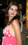 Anne Hathaway Uq5FRkFm_t