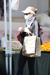 Sarah Michelle Gellar - Hits the farmers market with a friend in Brentwood, January 10, 2021