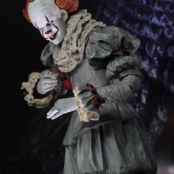 Ca : Pennywise - Year 1990 & 2017 (Neca) S7T3NBED_t