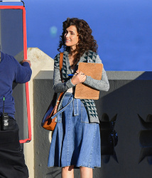 Rose Byrne - Looks 80s chic in a retro denim outfit as she films 'Physical' in Los Angeles, March 9, 2021