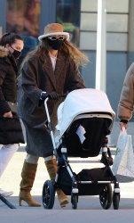 Gigi Hadid - goes out for a stroll with her baby daughter in New York City, 01/10/2021