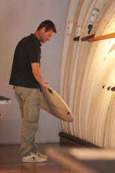 Aaron Eckhart - Shopping at Channel Island Surfboards in West Hollywood - June 30, 2011