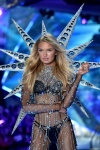 Romee Strijd XgoOXLuy_t