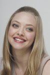 Amanda Seyfried - Page 3 ZtFZwJ2I_t