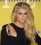 Charlotte McKinney SaJ1g4HM_t