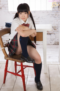 Hiyori Izumi , linda japonesa en Cosplay de Colegiala