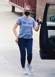 Jennifer Garner - seen dancing on the streets in Brentwood, California | 01/22/2021