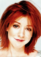 Alyson Hannigan 9qAj3F6E_t