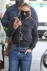 Jennifer Lopez - keeps it casual in jeans while out for lunch with friends in Miami, Florida | 01/17/2021