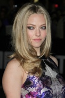 Amanda Seyfried AH8tgeAD_t