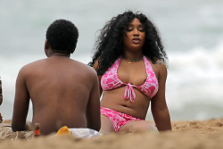 SZA - Is all smiles at the beach in Hawaii, January 3, 2023