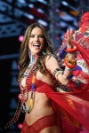 Alessandra Ambrosio - Page 9 W8p02DUe_t