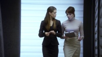 Melinda Clarke - Nikita S01E06: Resistance, 16x