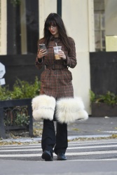 Emily Ratajkowski - Picking up coffee in New York December 15, 2023