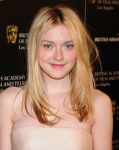 Dakota Fanning 7EeTu20j_t