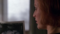 Gillian Anderson - The X-Files S08E13: Per Manum 2001, 76x