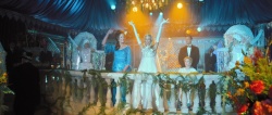 Kristen Wiig & Kaia Gerber - Palm Royale S01E10: Maxine Throws a Party 2024, 91x