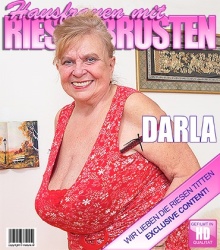 Mature - Darla (72) - Vollbusige Omi fingert sich selbst  Mature.nl