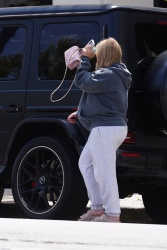 Hilary Duff - Visit a birthing clinic in Sherman Oaks 04/18/2024