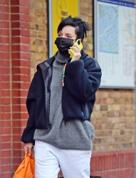 Lily Allen - Spotted picking up some vital essentials during the Coronavirus lockdown in London, January 12, 2021