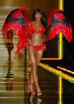 Naomi Campbell FBOE8l7x_t