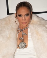 Jennifer Lopez - Page 46 ZFWNtOPd_t