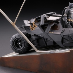 Batman : Batmobile Tumbler in Gotham City figure - Legacy of Revoltech (Revoltech) 6OWYlApK_t