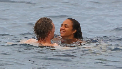 Tom Hiddleston & Zawe Ashton - Enjoyed a romantic beach day in Ibiza, September 13, 2021