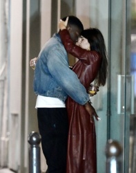 Emily Ratajkowski - Enjoying a date night in Paris October 24, 2023